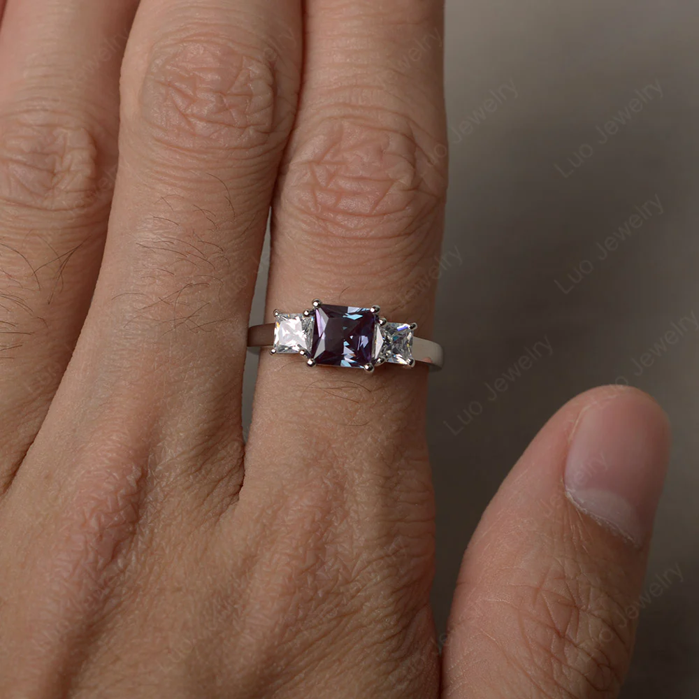 3 Stone Alexandrite Ring - Image 3