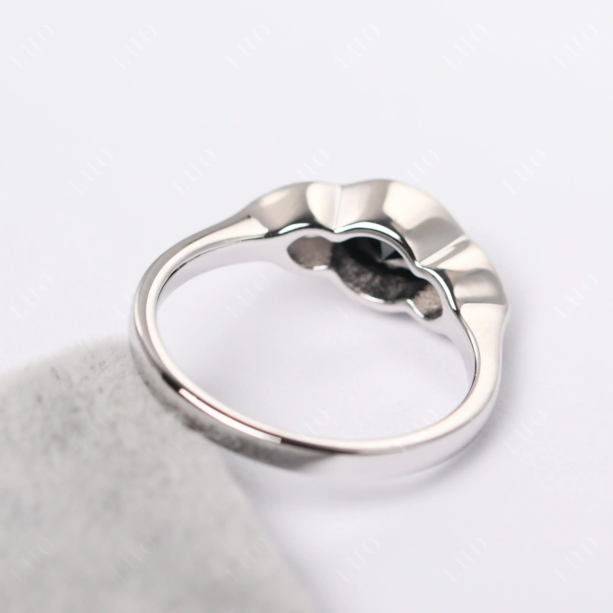 3 Stone Bezel Set Black Spinel Wave Ring - Image 13