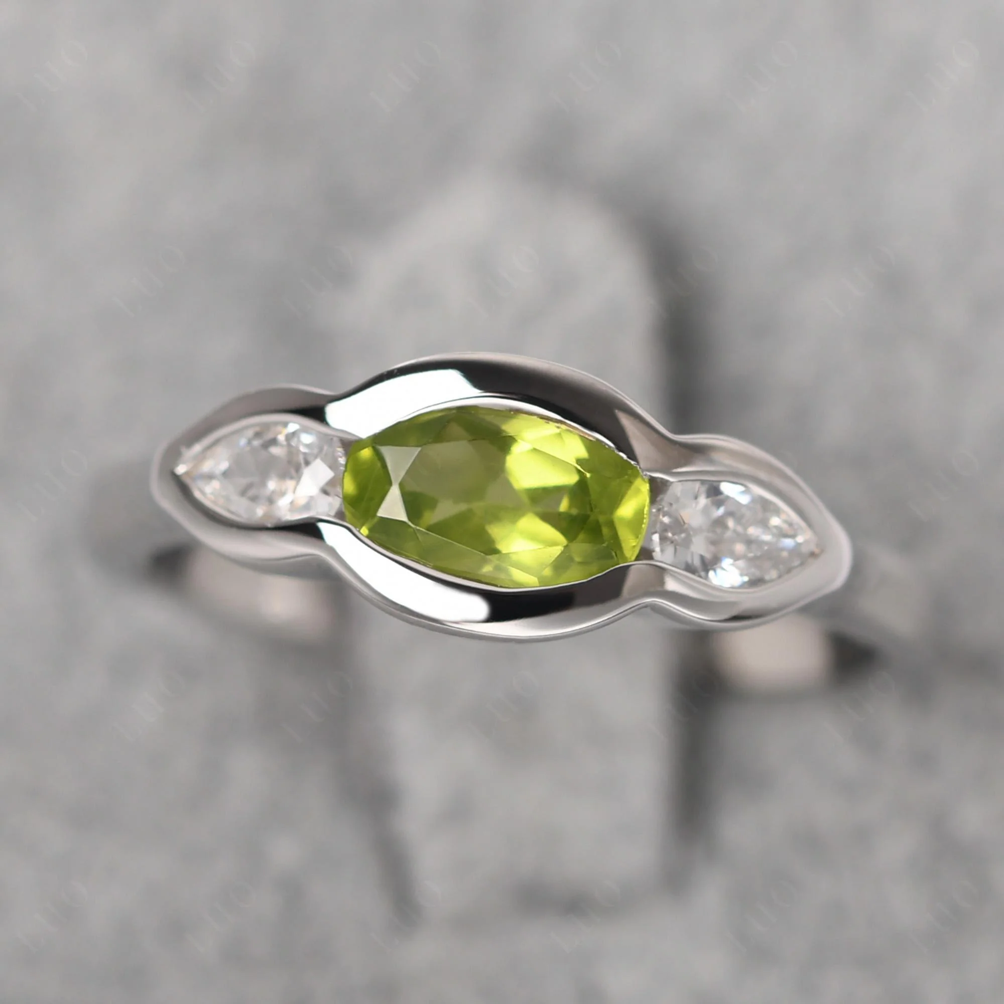 3 Stone Bezel Set Peridot Wave Ring - Image 10