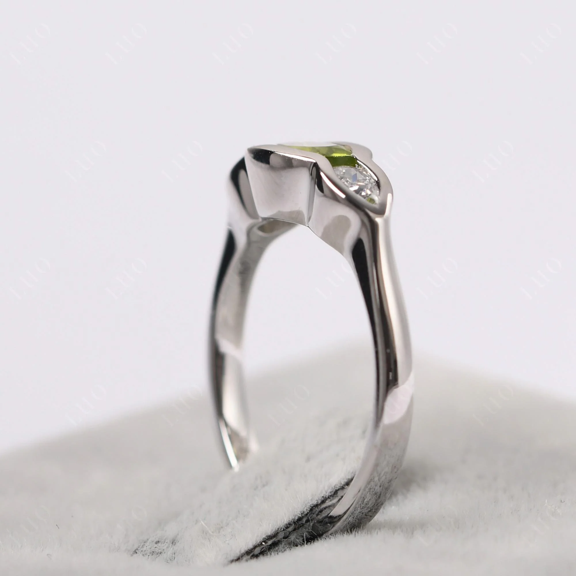 3 Stone Bezel Set Peridot Wave Ring - Image 14