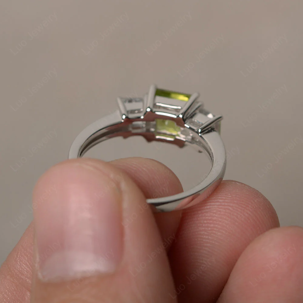 3 Stone Peridot Ring - Image 2