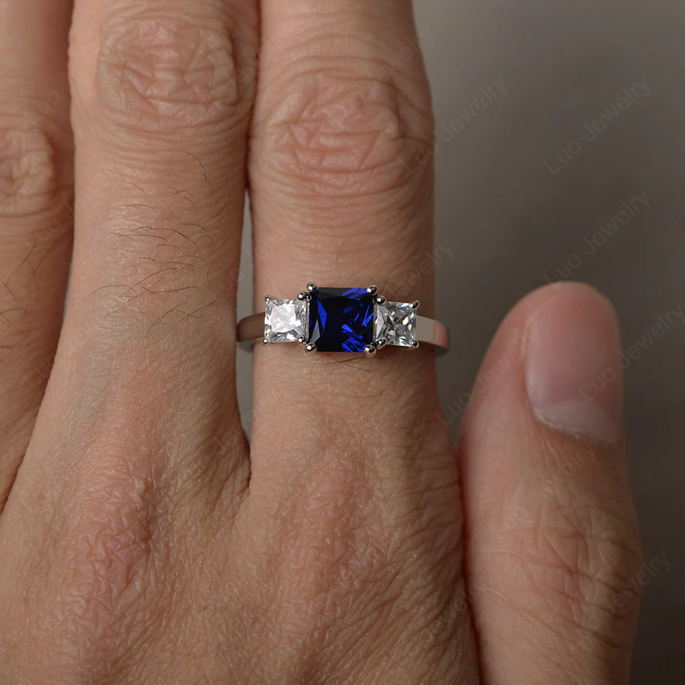3 Stone Sapphire Ring - Image 3