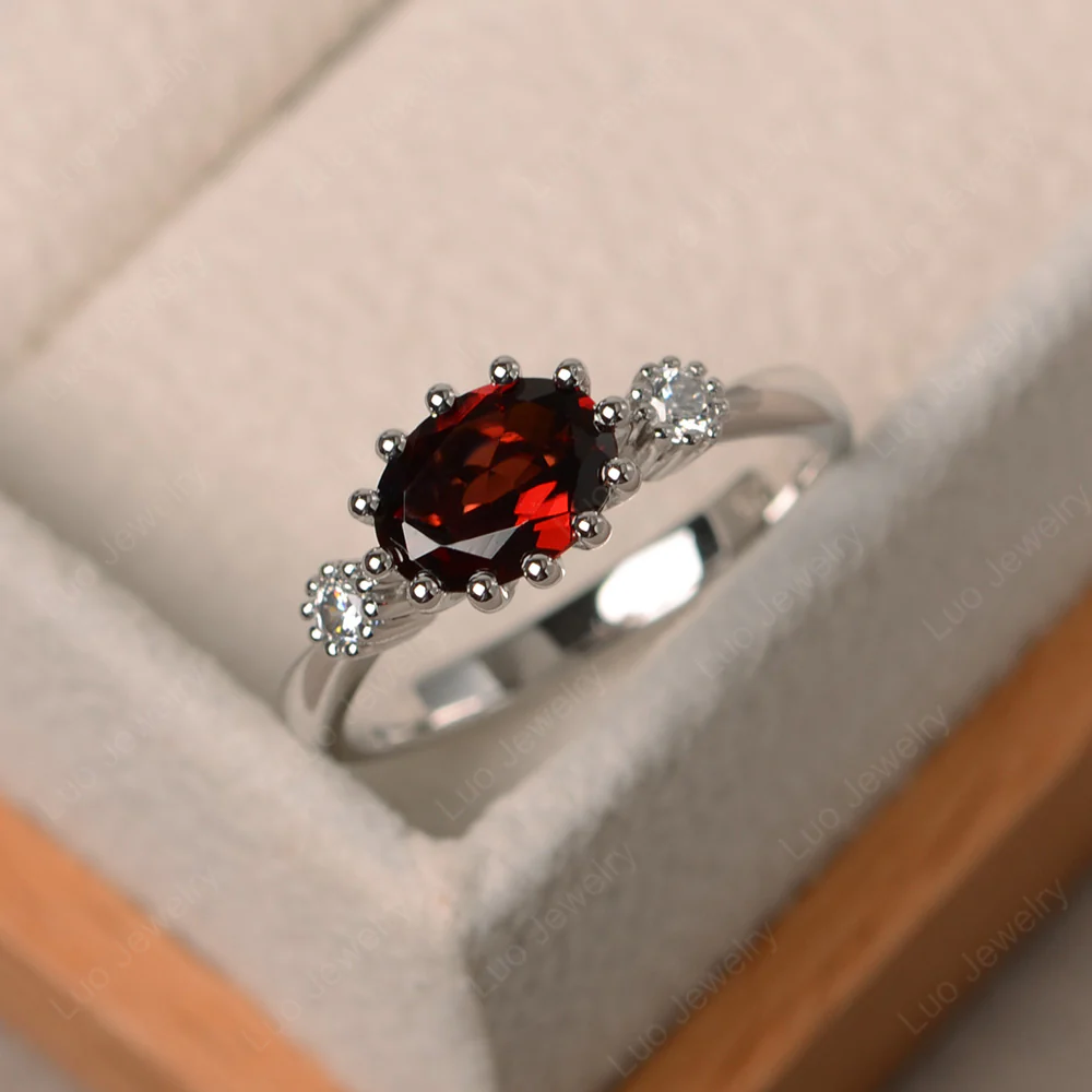 3 Stone Vintage Garnet Mothers Ring - Image 2