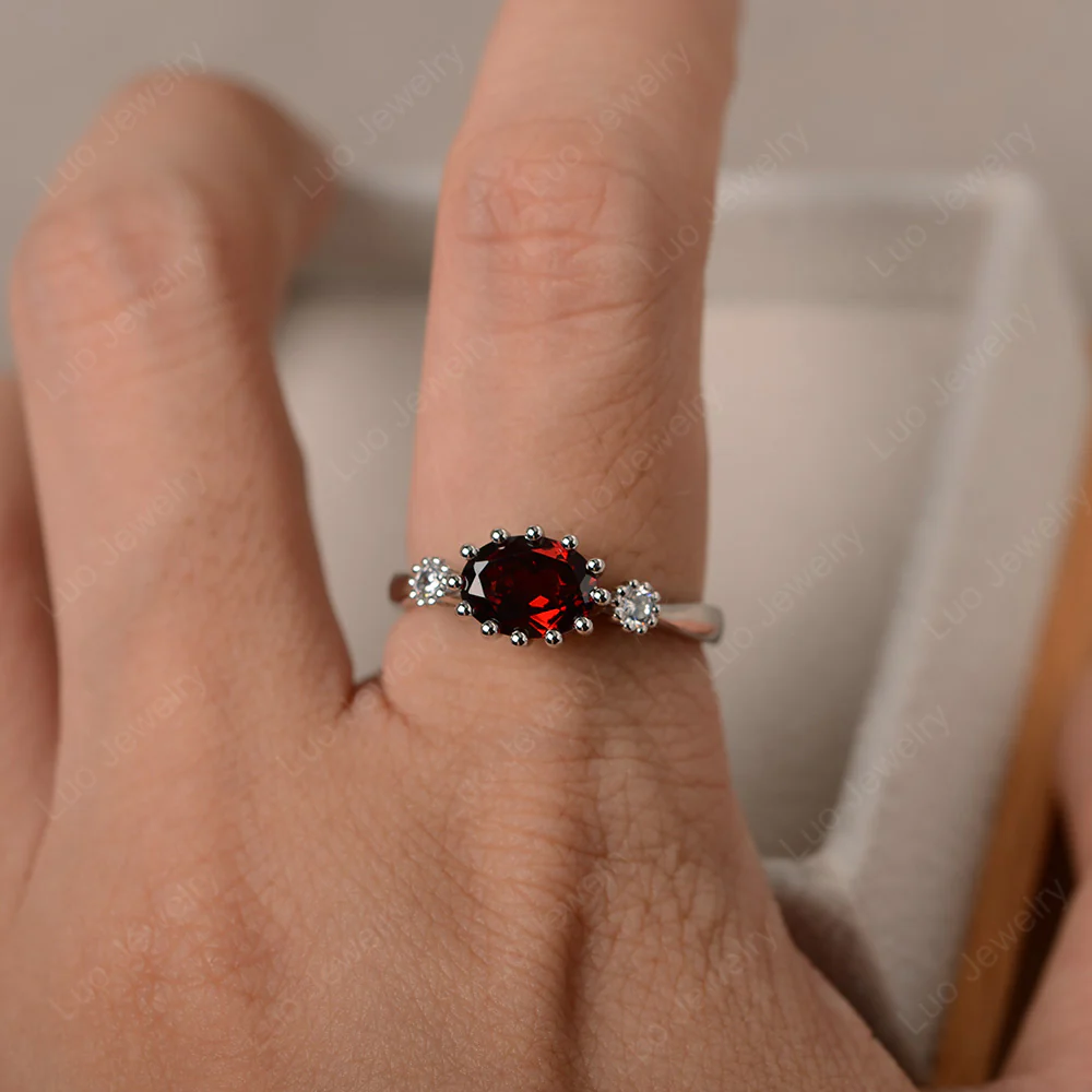 3 Stone Vintage Garnet Mothers Ring - Image 4