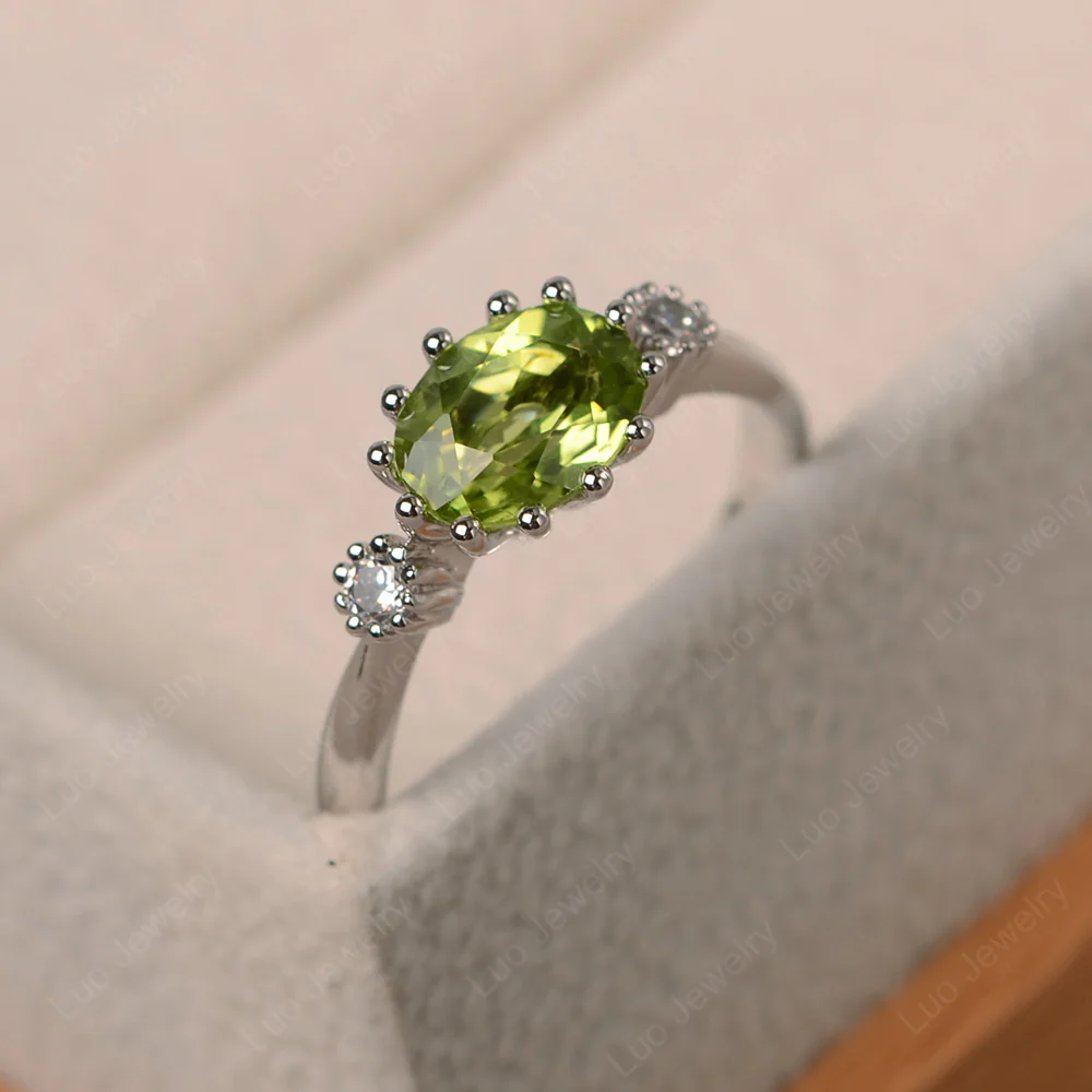 3 Stone Vintage Peridot Mothers Ring - Image 2