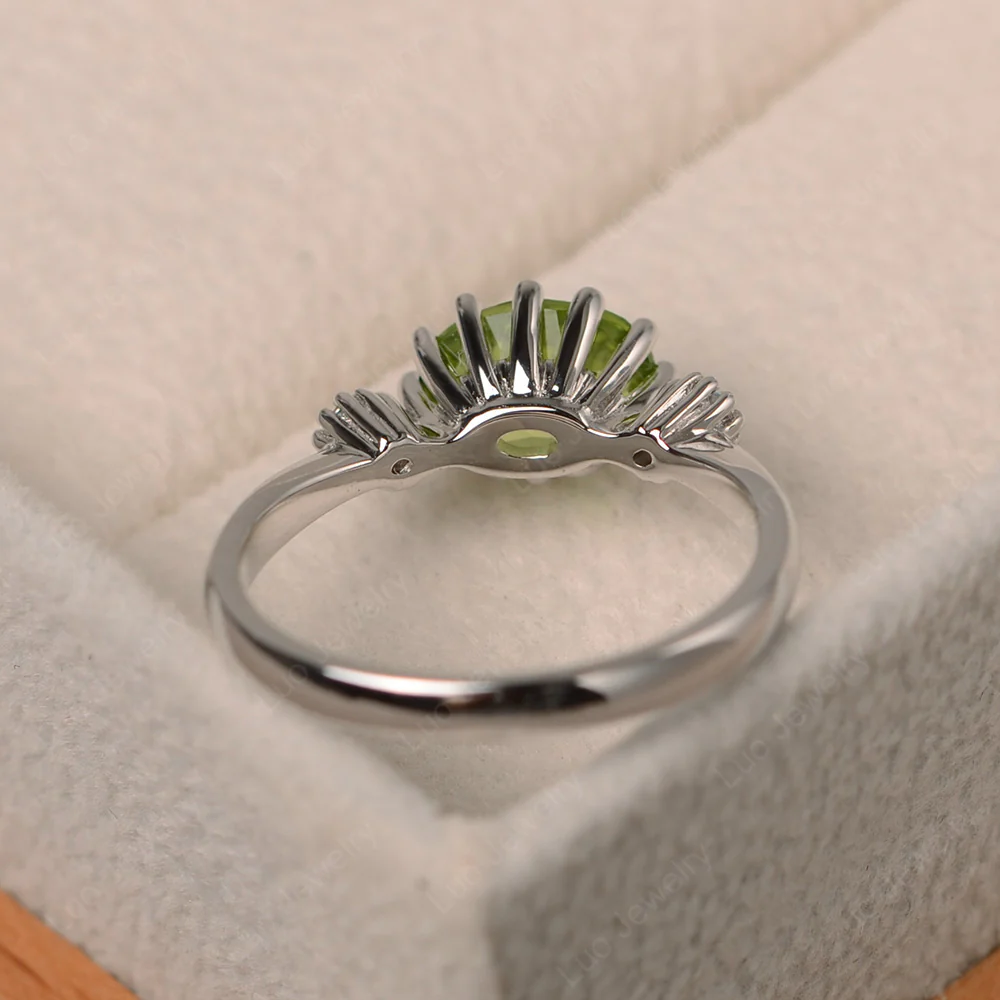 3 Stone Vintage Peridot Mothers Ring - Image 3
