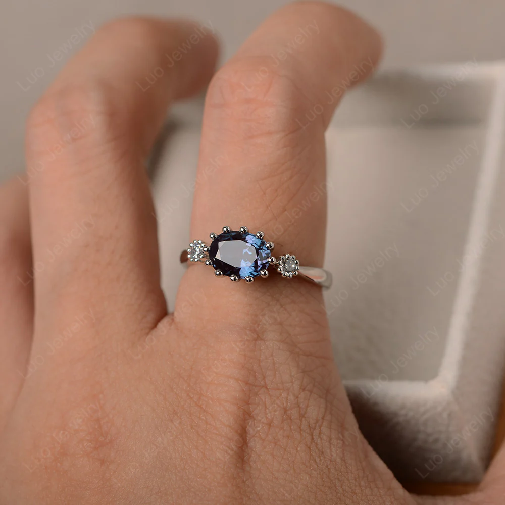 3 Stone Vintage Alexandrite Mothers Ring - Image 4