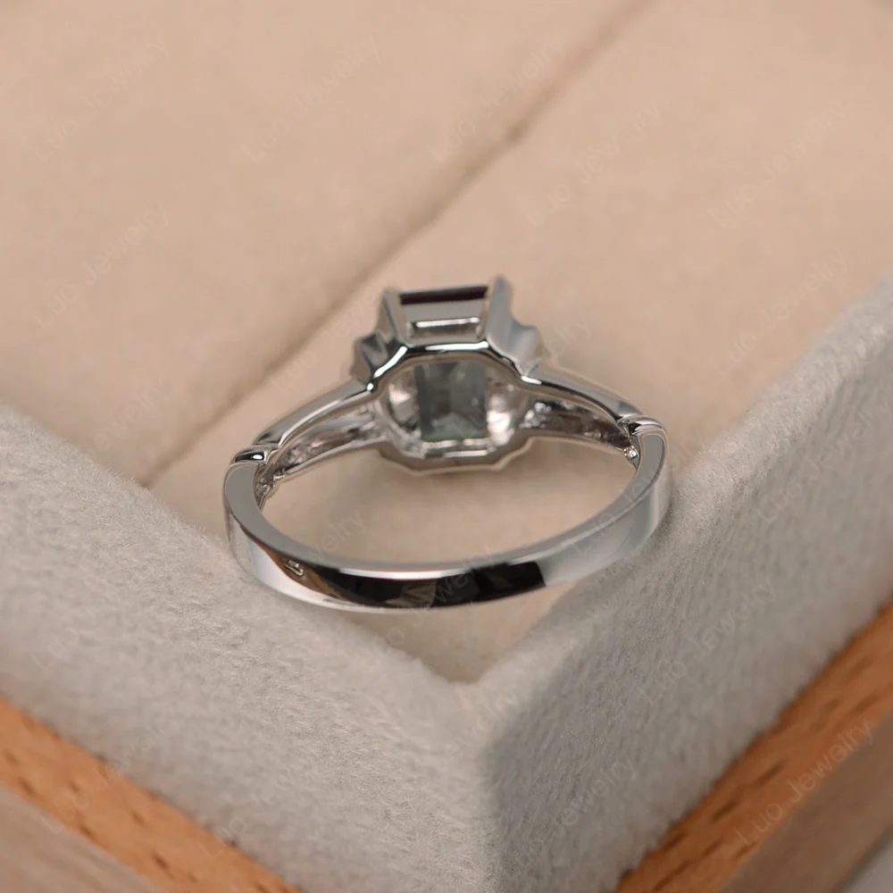 Vintage Style Alexandrite Solitaire Ring - Image 4