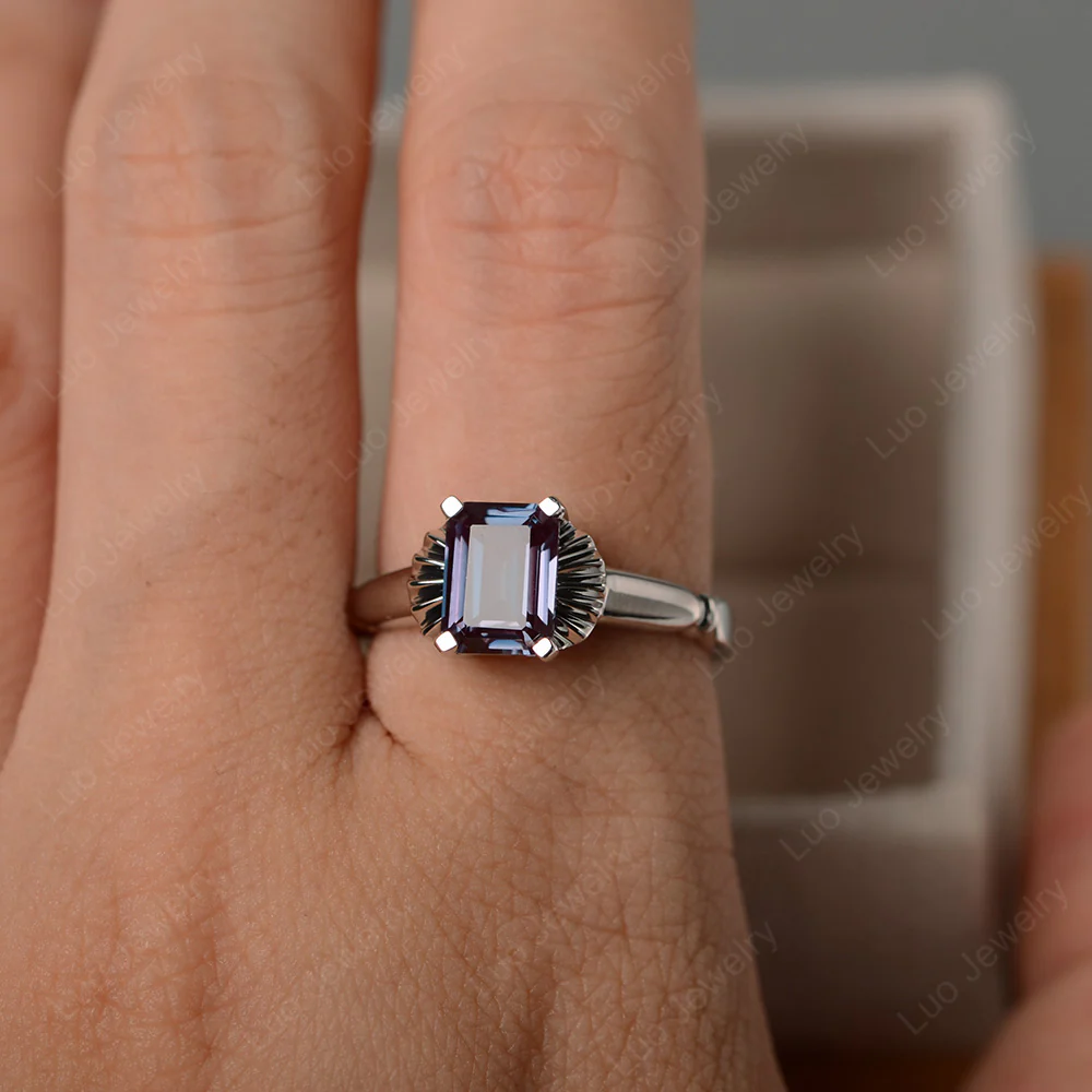 Vintage Style Alexandrite Solitaire Ring - Image 5