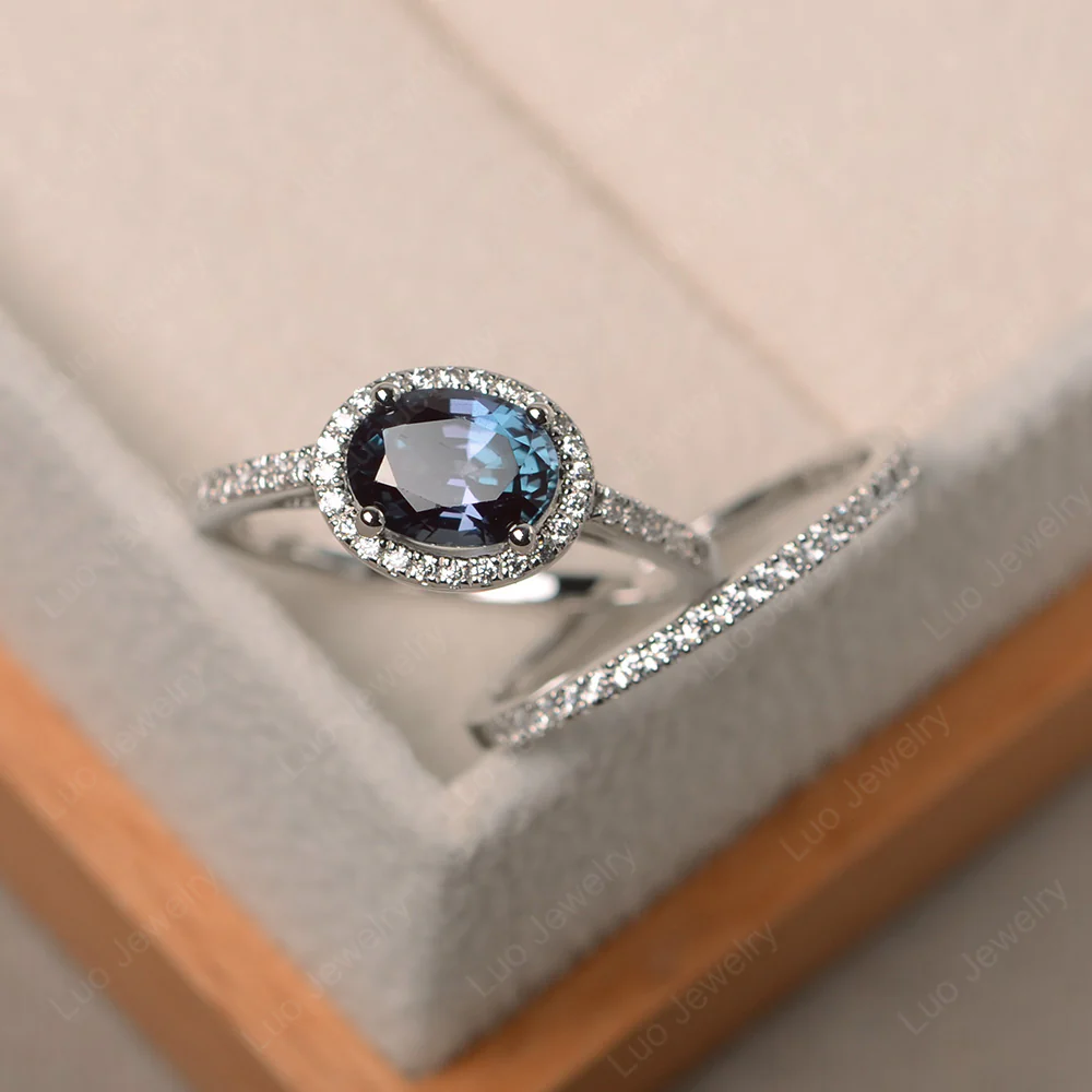 Oval Alexandrite Ring with Wedding Band