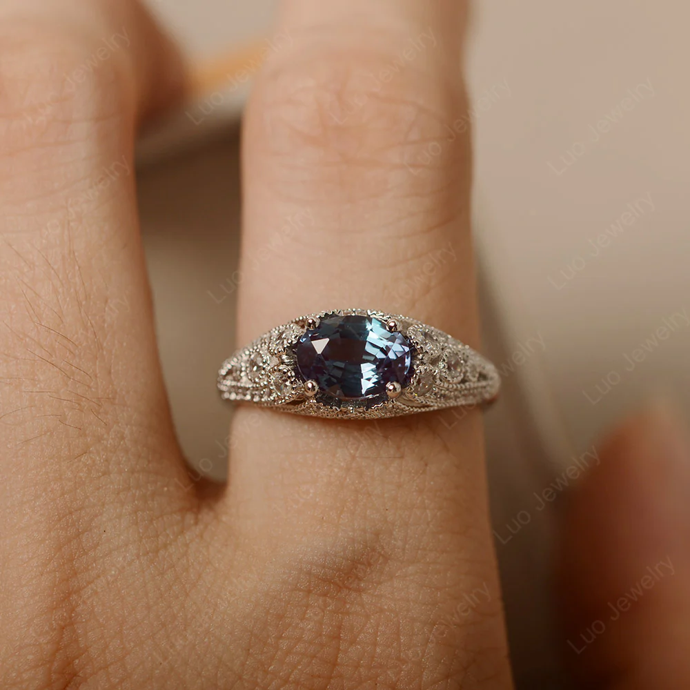 Vintage Horizontal Oval Cut Alexandrite Ring - Image 6