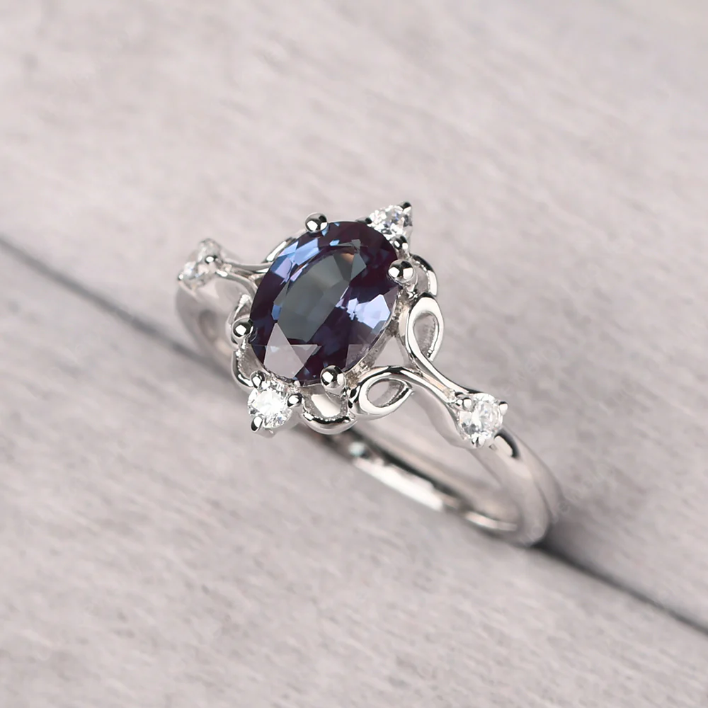Vintage Style Alexandrite Engagement Ring - Image 2