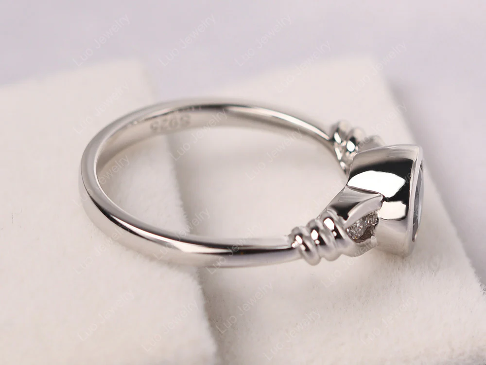 Alexandrite Ring Round Bezel Engagement Ring - Image 4