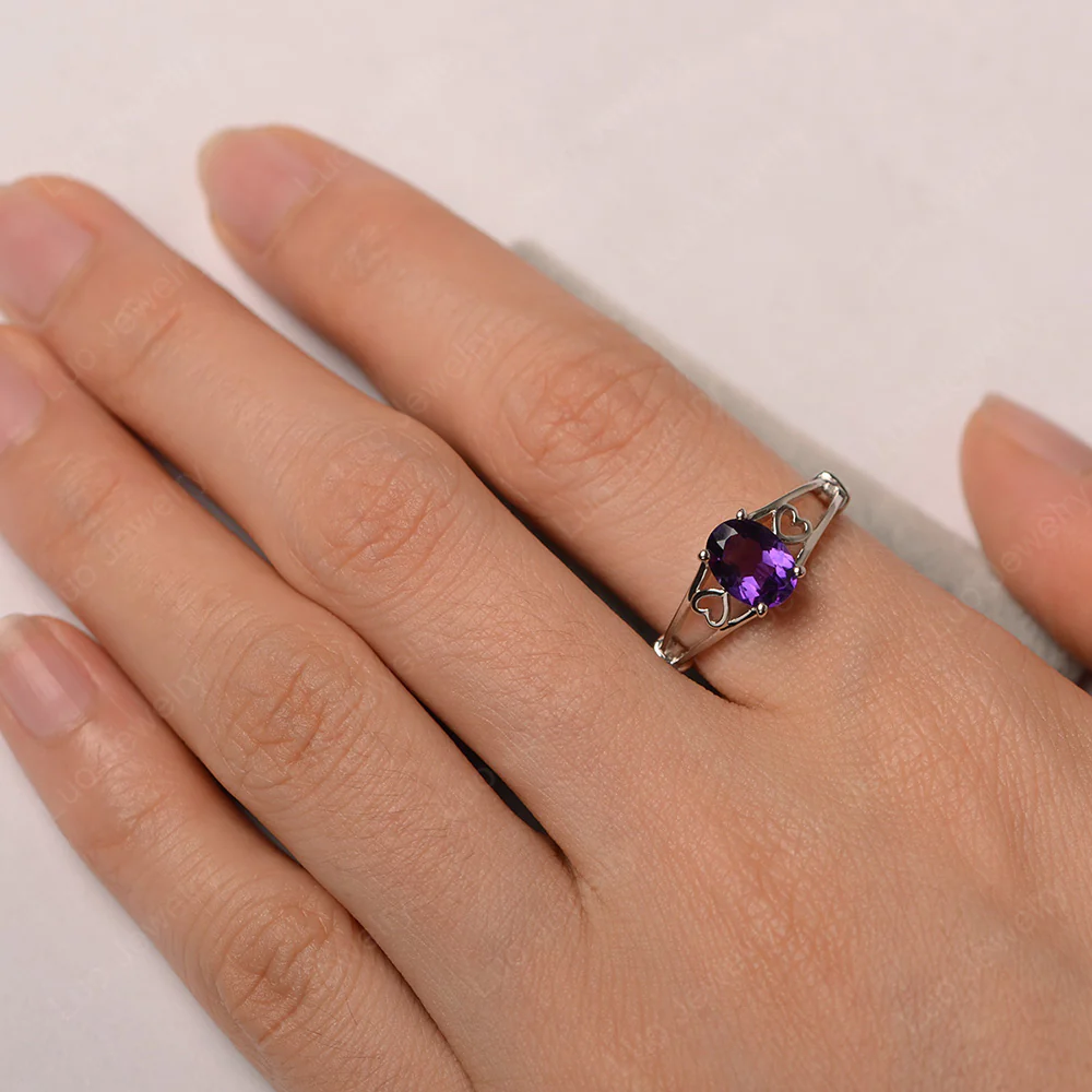 Oval Amethyst Solitaire Ring - Image 3