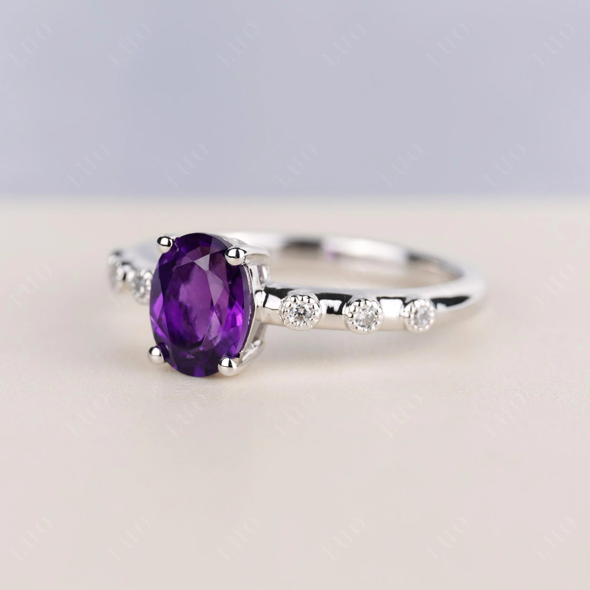 Antique Oval Cut Amethyst Ring - Image 2