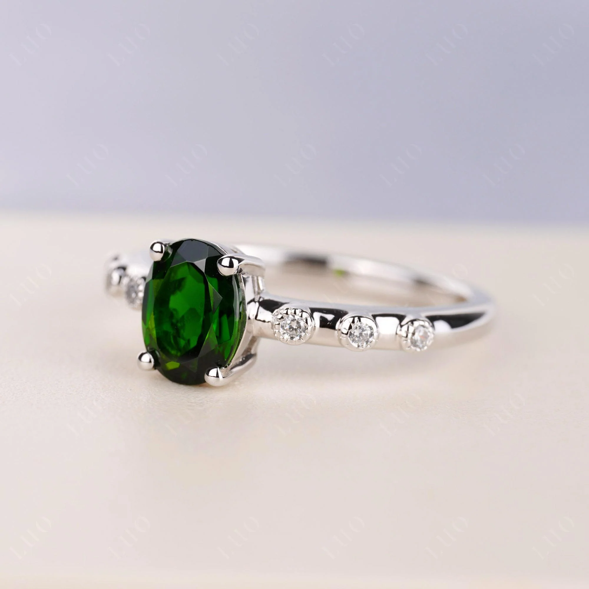 Antique Oval Cut Diopside Ring - Image 2