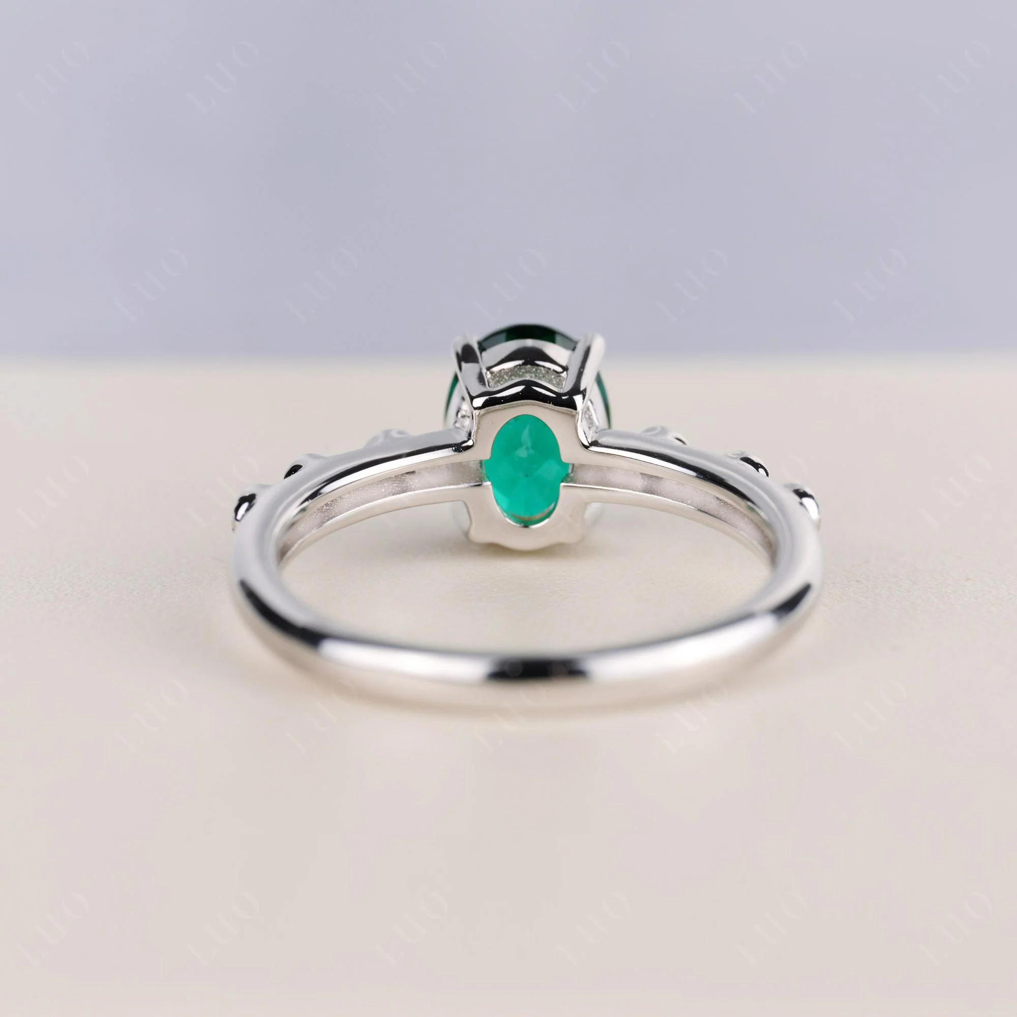 Antique Oval Cut Emerald Ring - Image 4