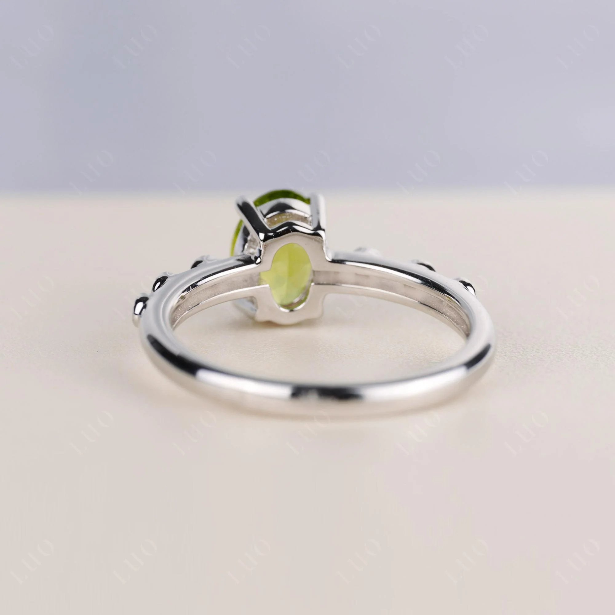 Antique Oval Cut Peridot Ring - Image 4