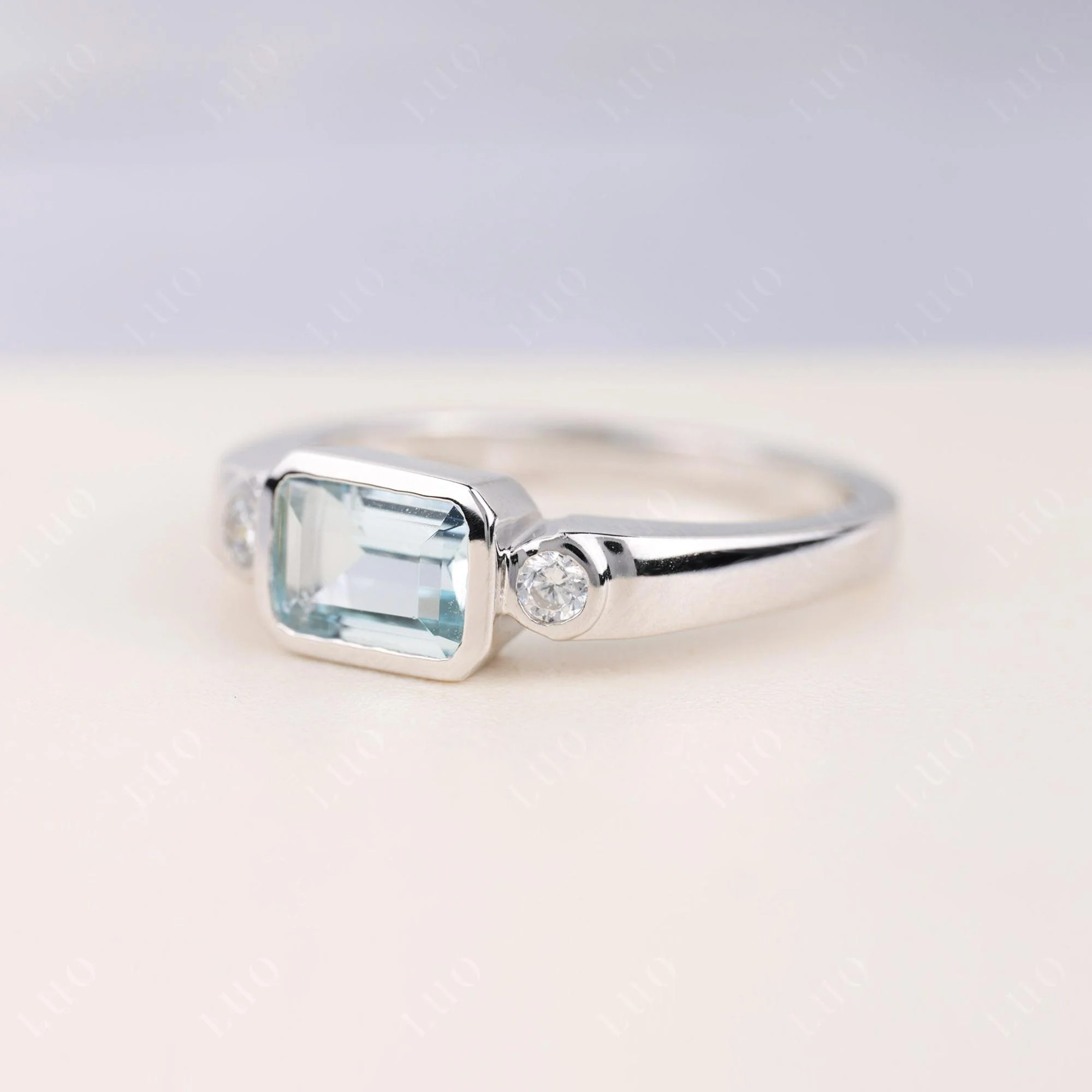 Antique Style Aquamarine East West Ring - Image 2