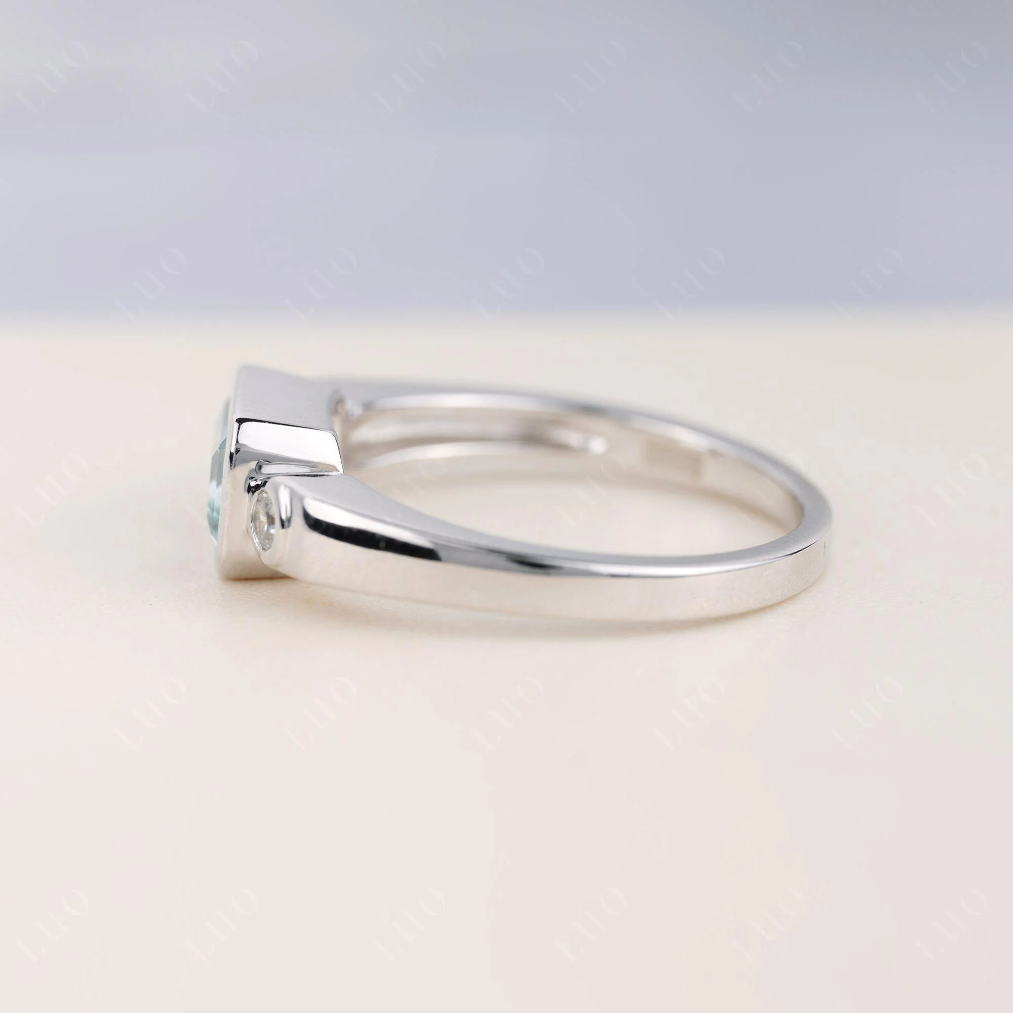 Antique Style Aquamarine East West Ring - Image 3