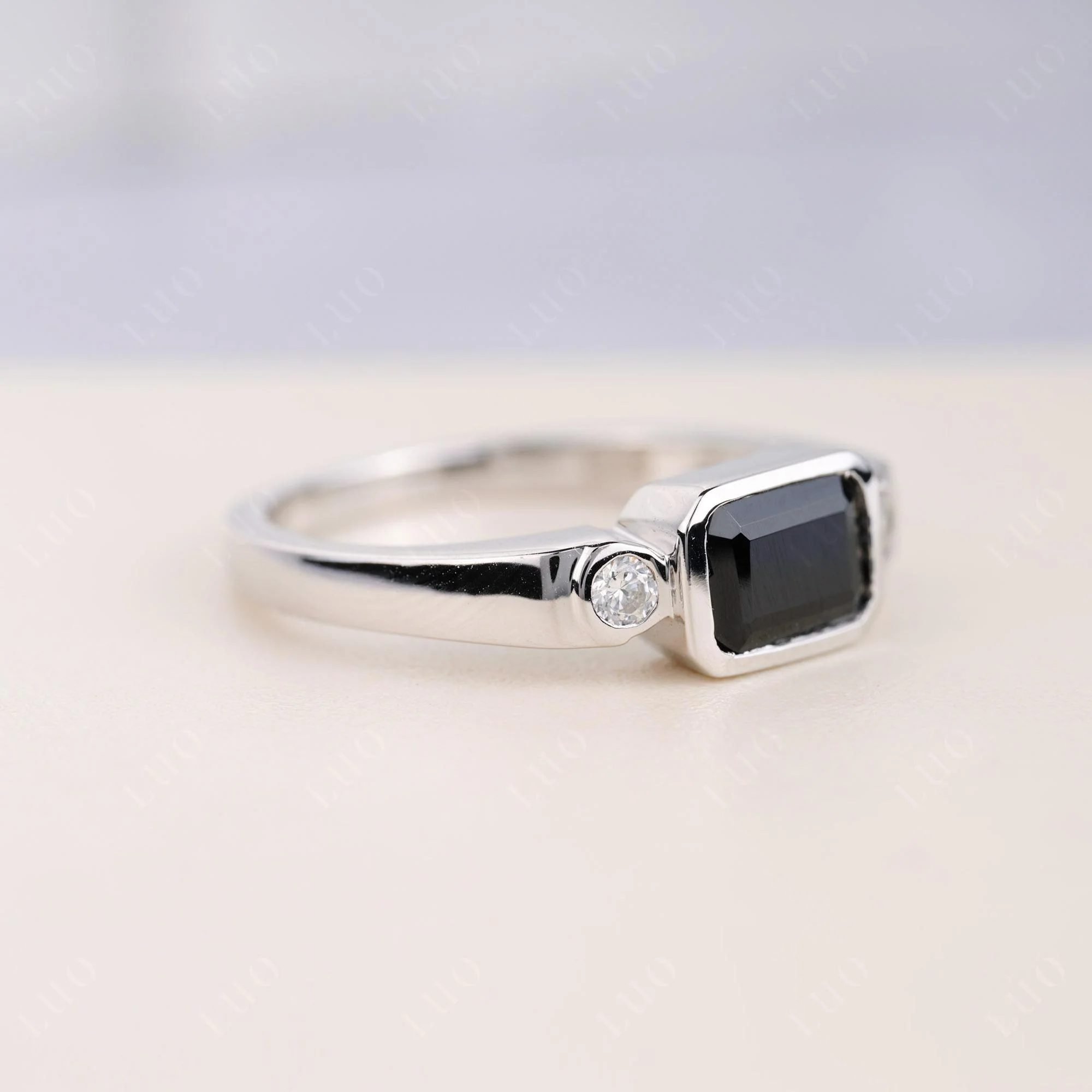 Antique Style Black Spinel East West Ring - Image 3