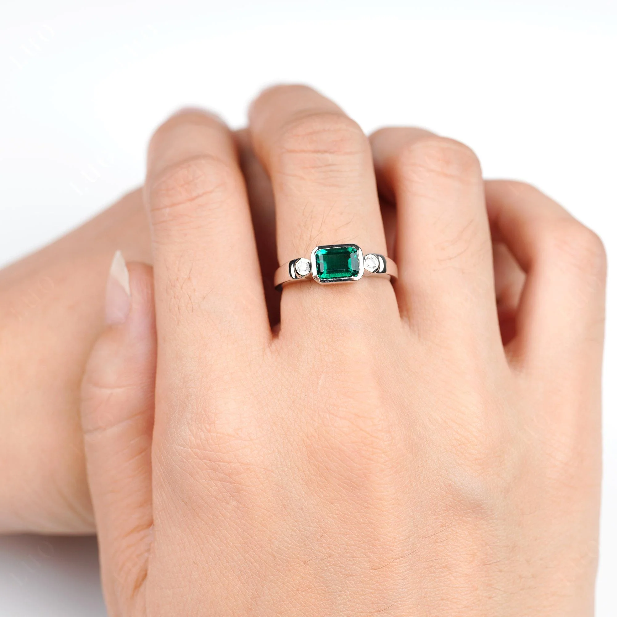 Antique Style Emerald East West Ring - Image 5
