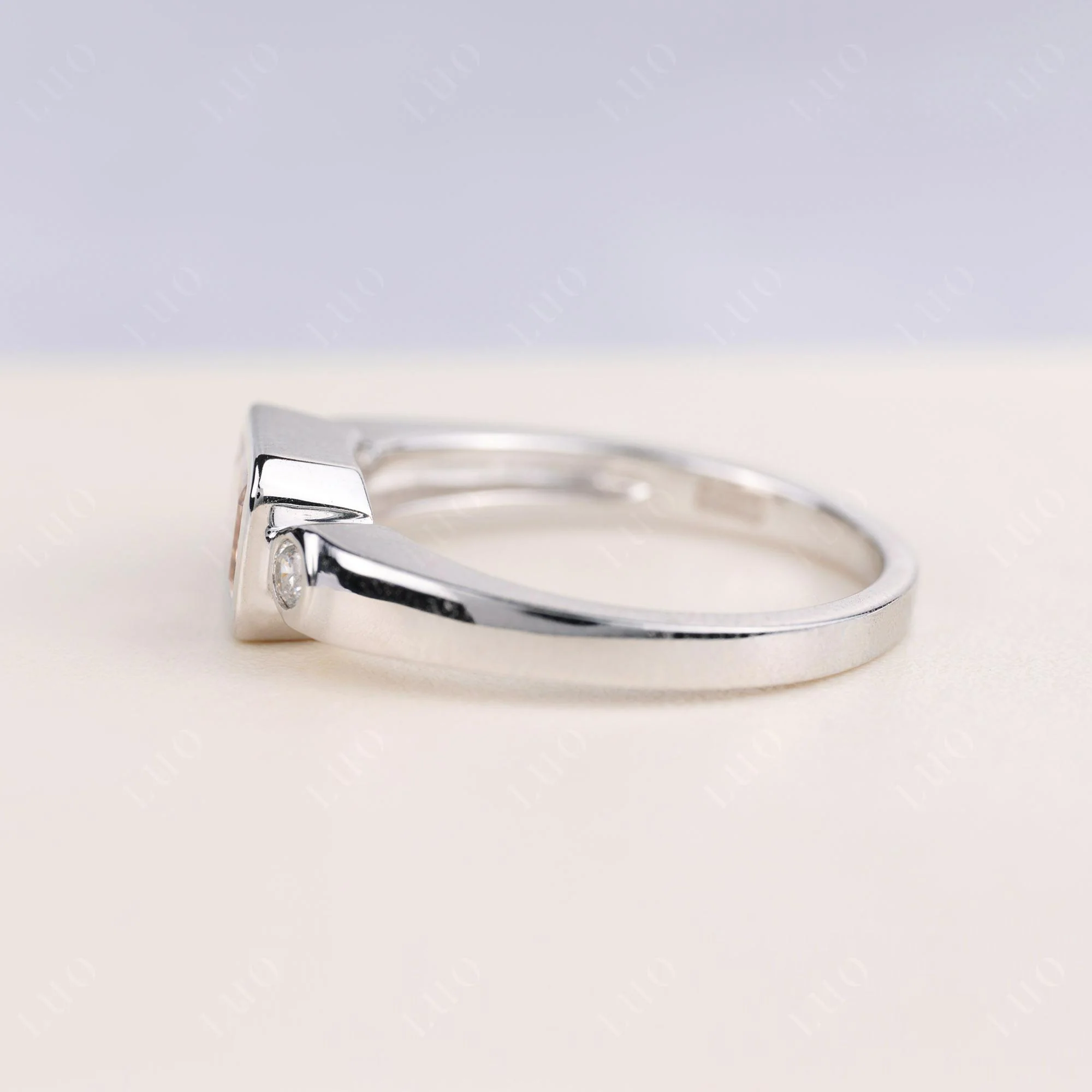 Antique Style Morganite East West Ring - Image 3