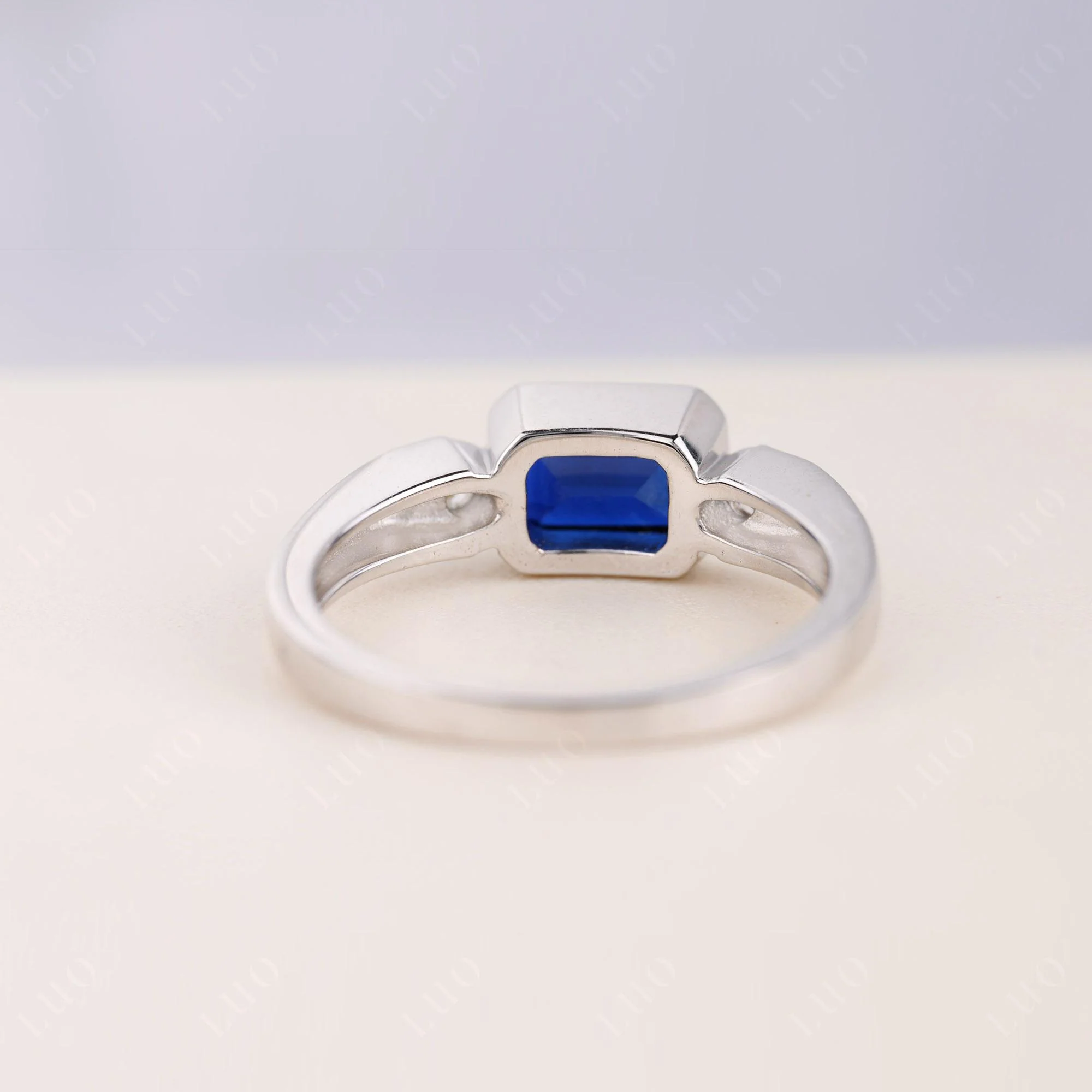 Antique Style Sapphire East West Ring - Image 4
