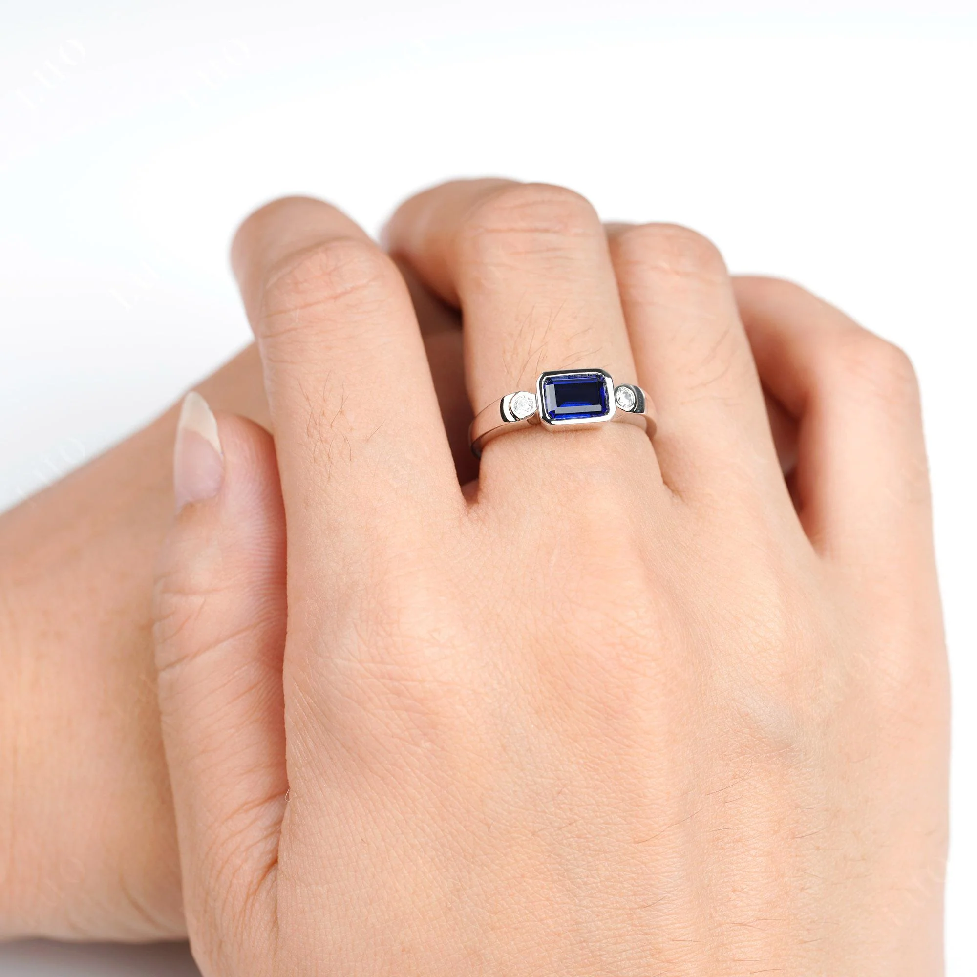 Antique Style Sapphire East West Ring - Image 5