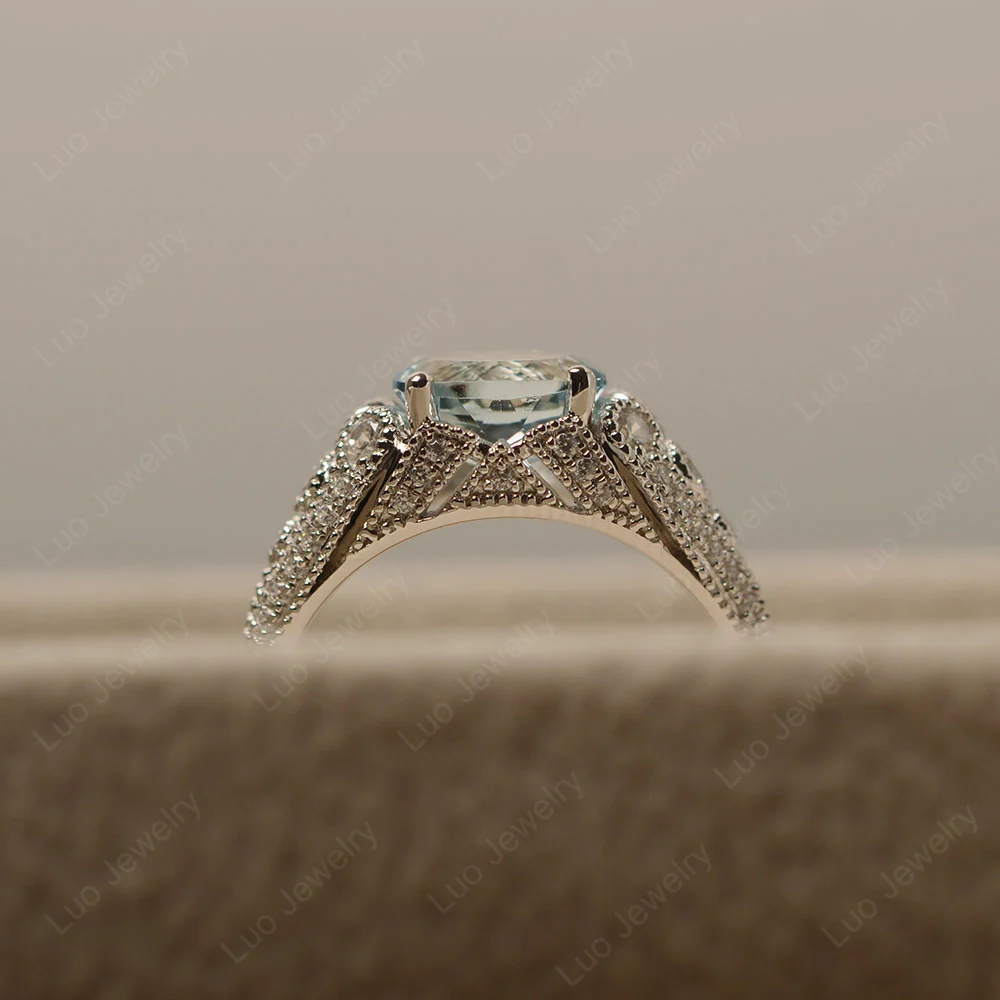 Vintage Horizontal Oval Cut Aquamarine Ring - Image 5