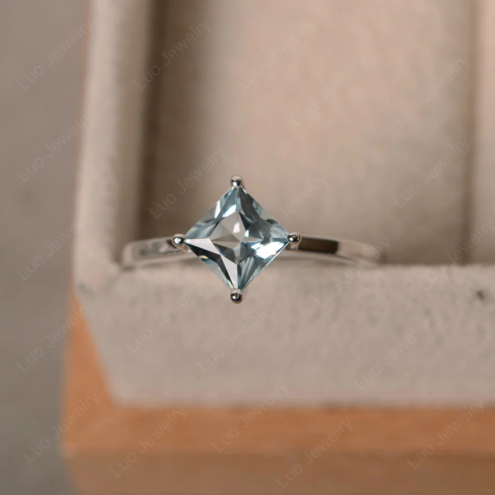 Aquamarine Kite Set Solitaire Ring - Image 4