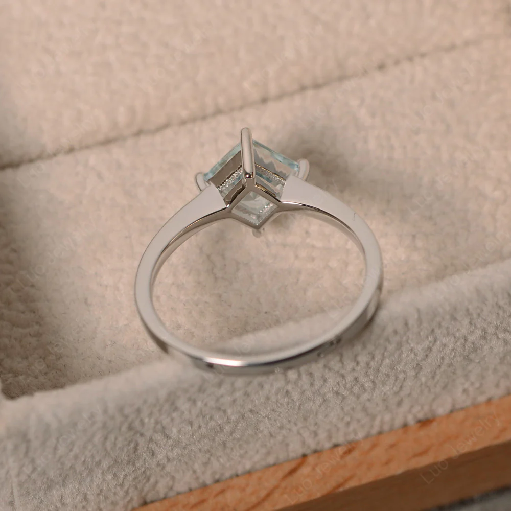 Aquamarine Kite Set Solitaire Ring - Image 5