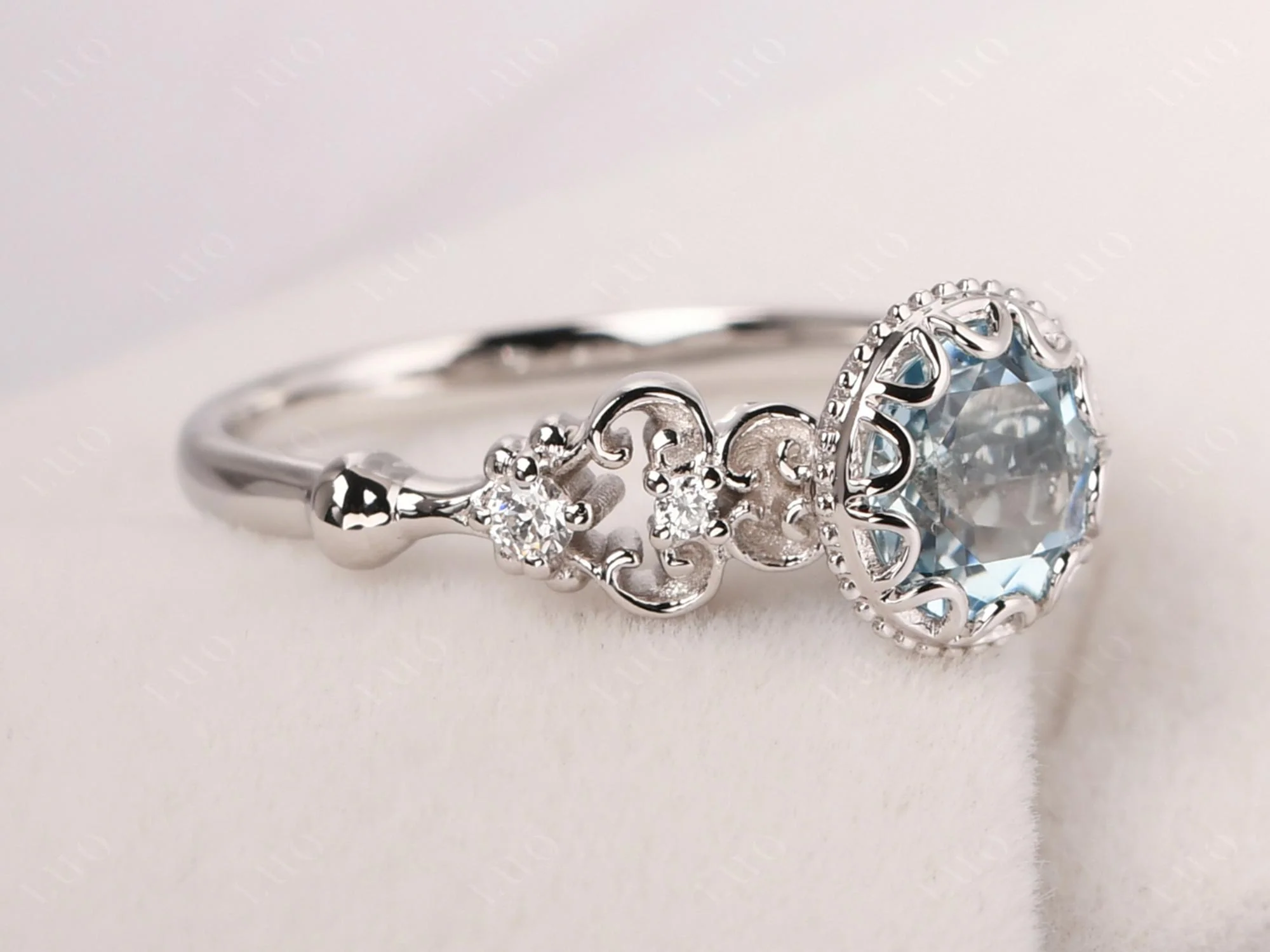Vintage Style Aquamarine Ring - Image 11