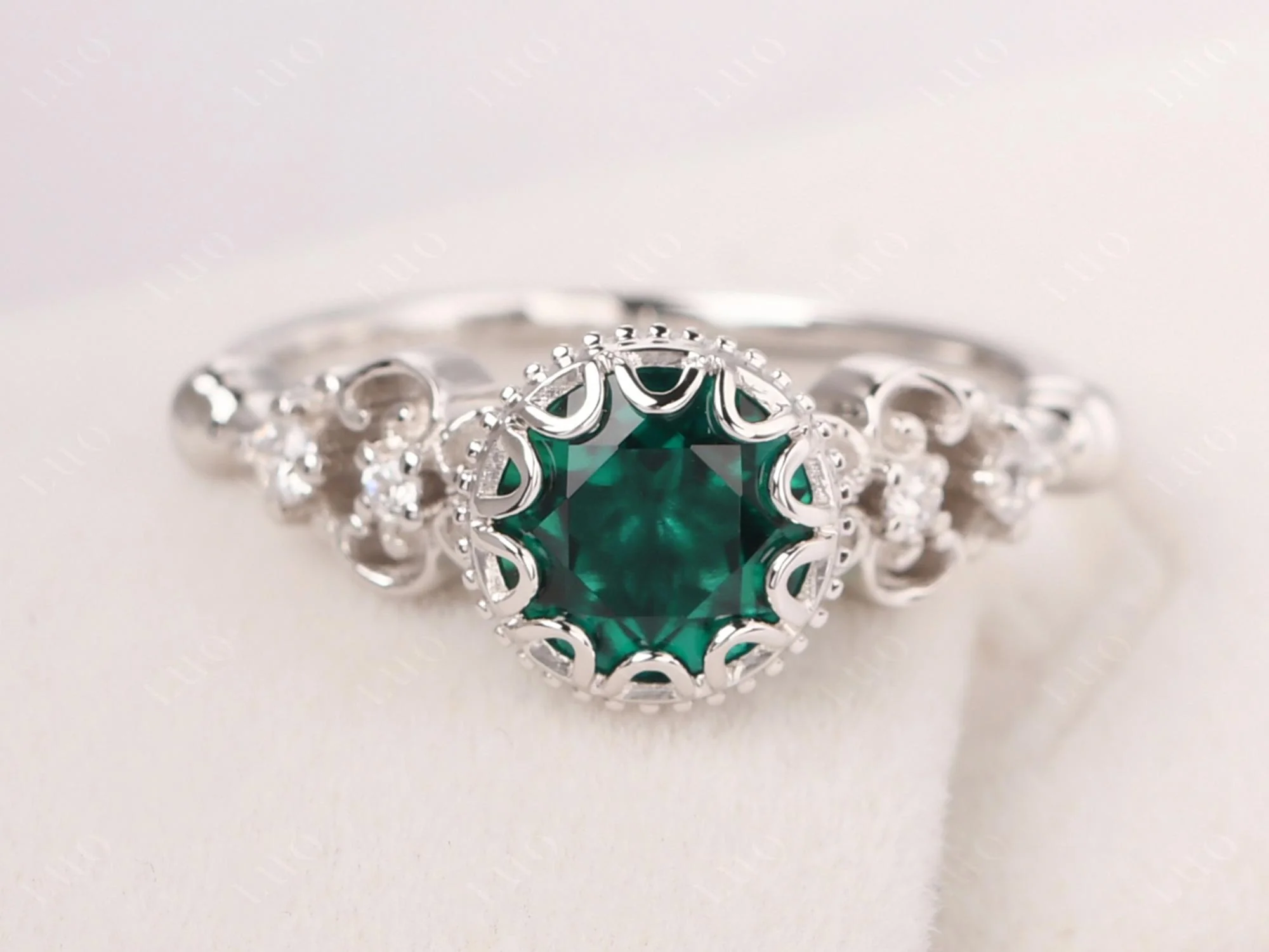 Vintage Style Emerald Ring - Image 10