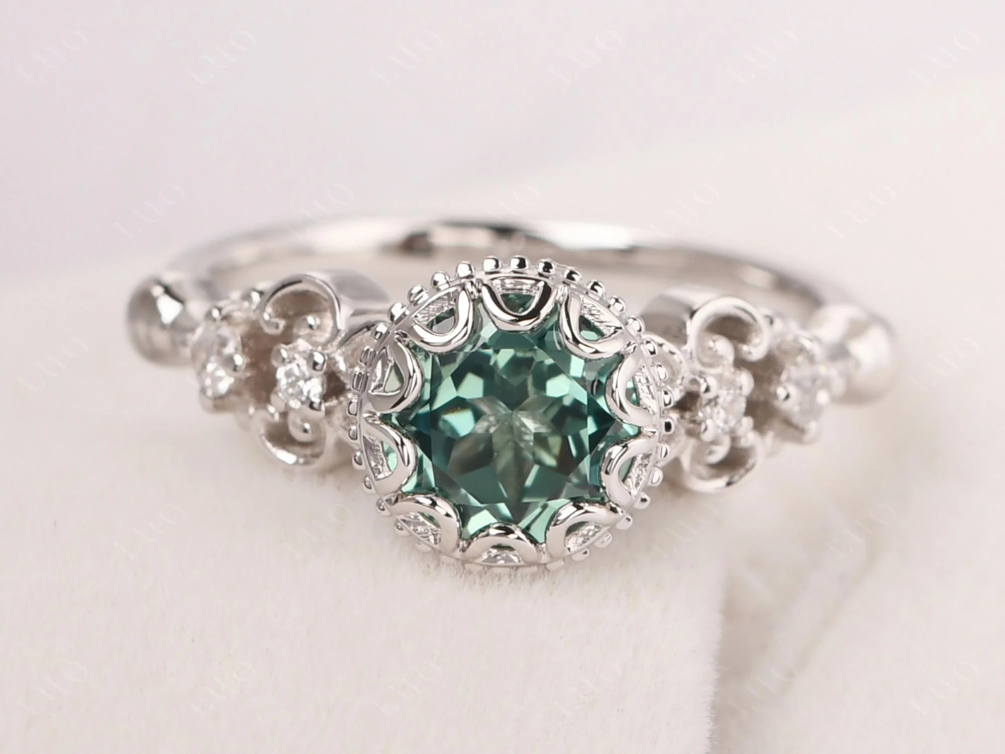 Vintage Style Green Sapphire Ring - Image 10