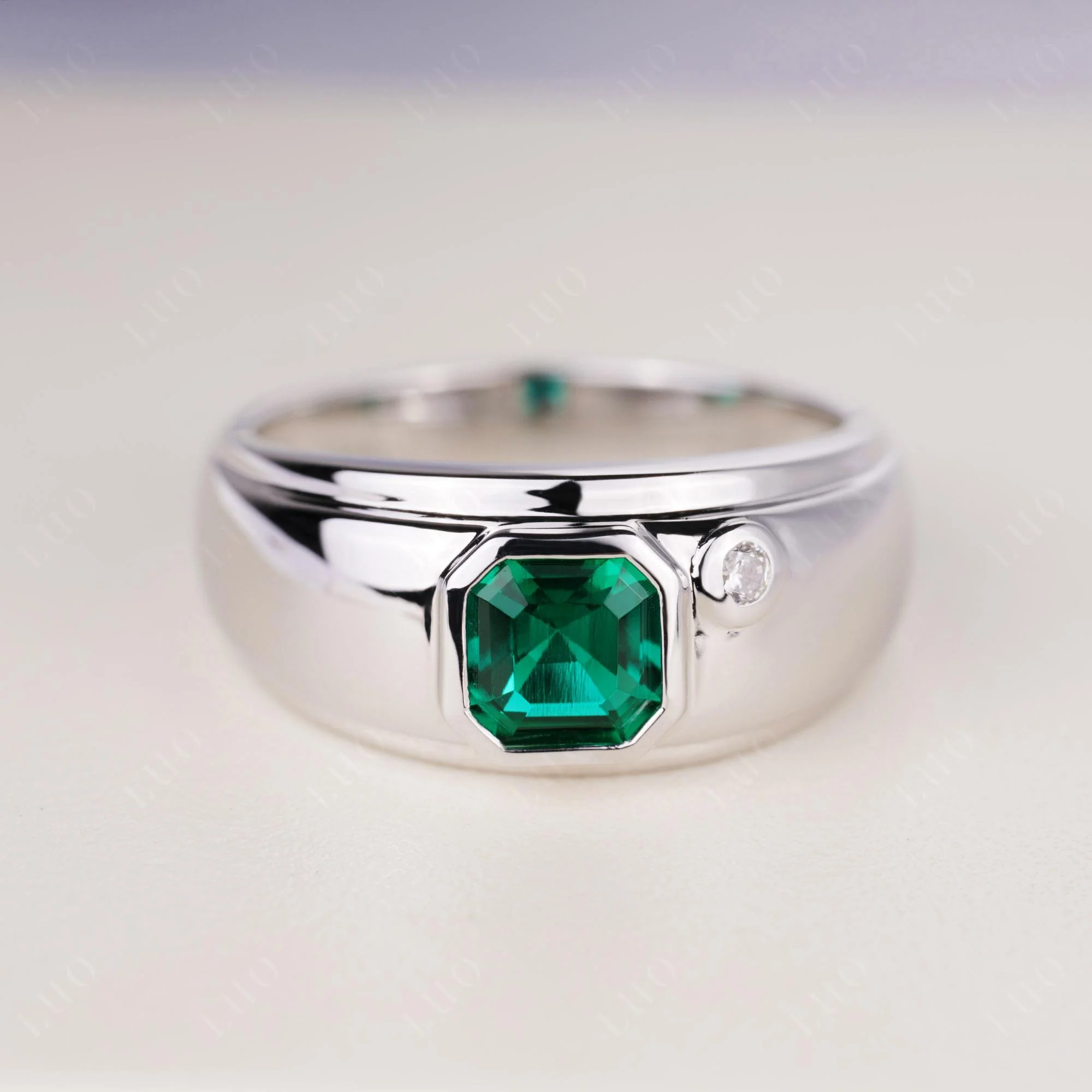 Men's Emerald Ring - Image 10