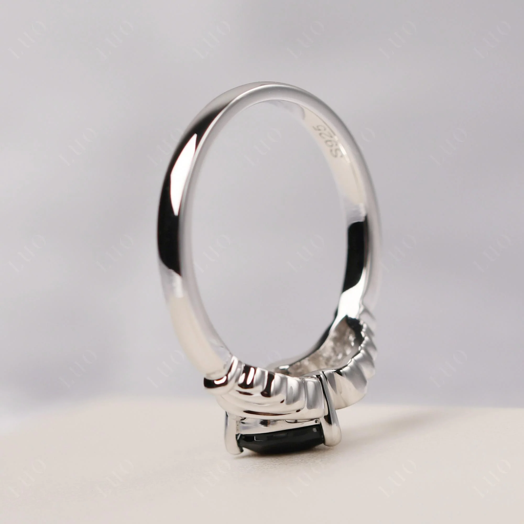 Black Spinel Women's Claddagh Ring - Image 32