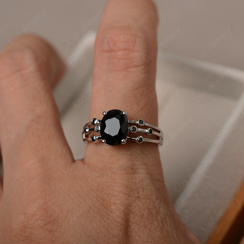Oval Shaped Black Spinel Art Deco Ring - Image 4