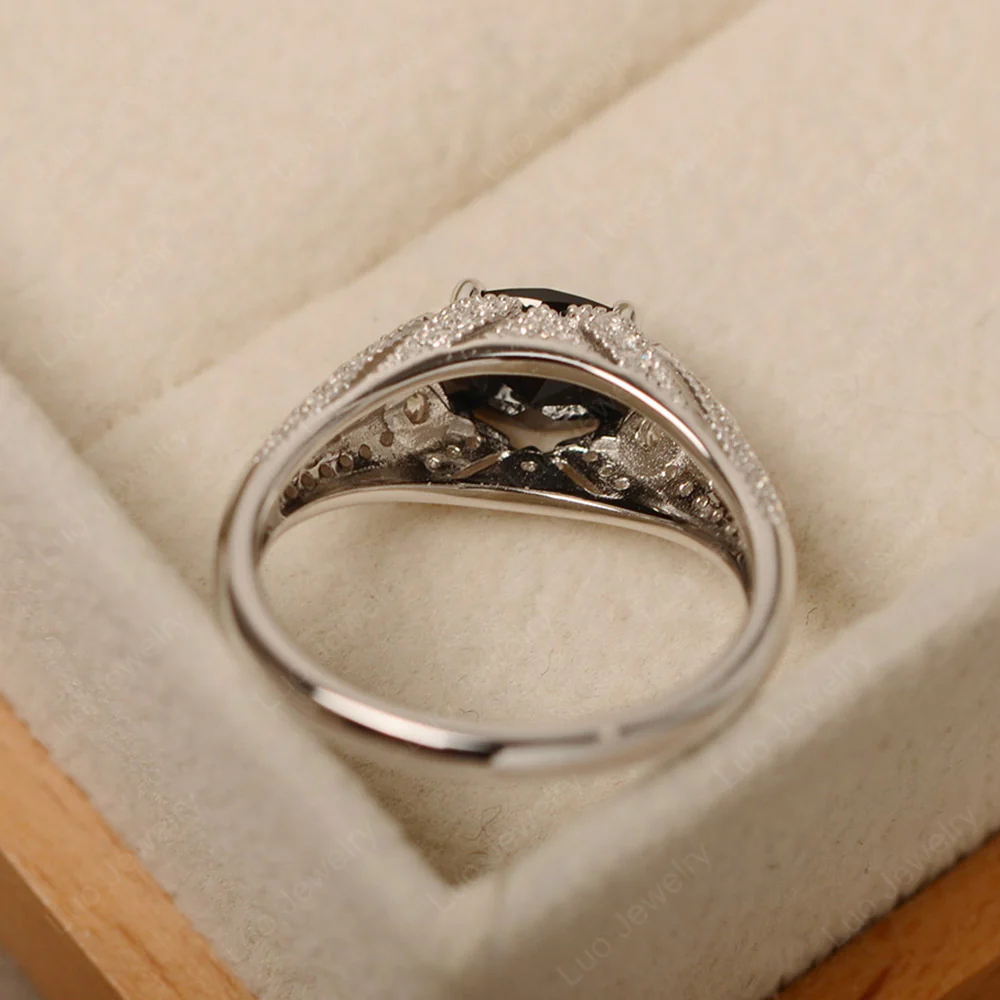 Vintage Horizontal Oval Cut Black Spinel Ring - Image 4