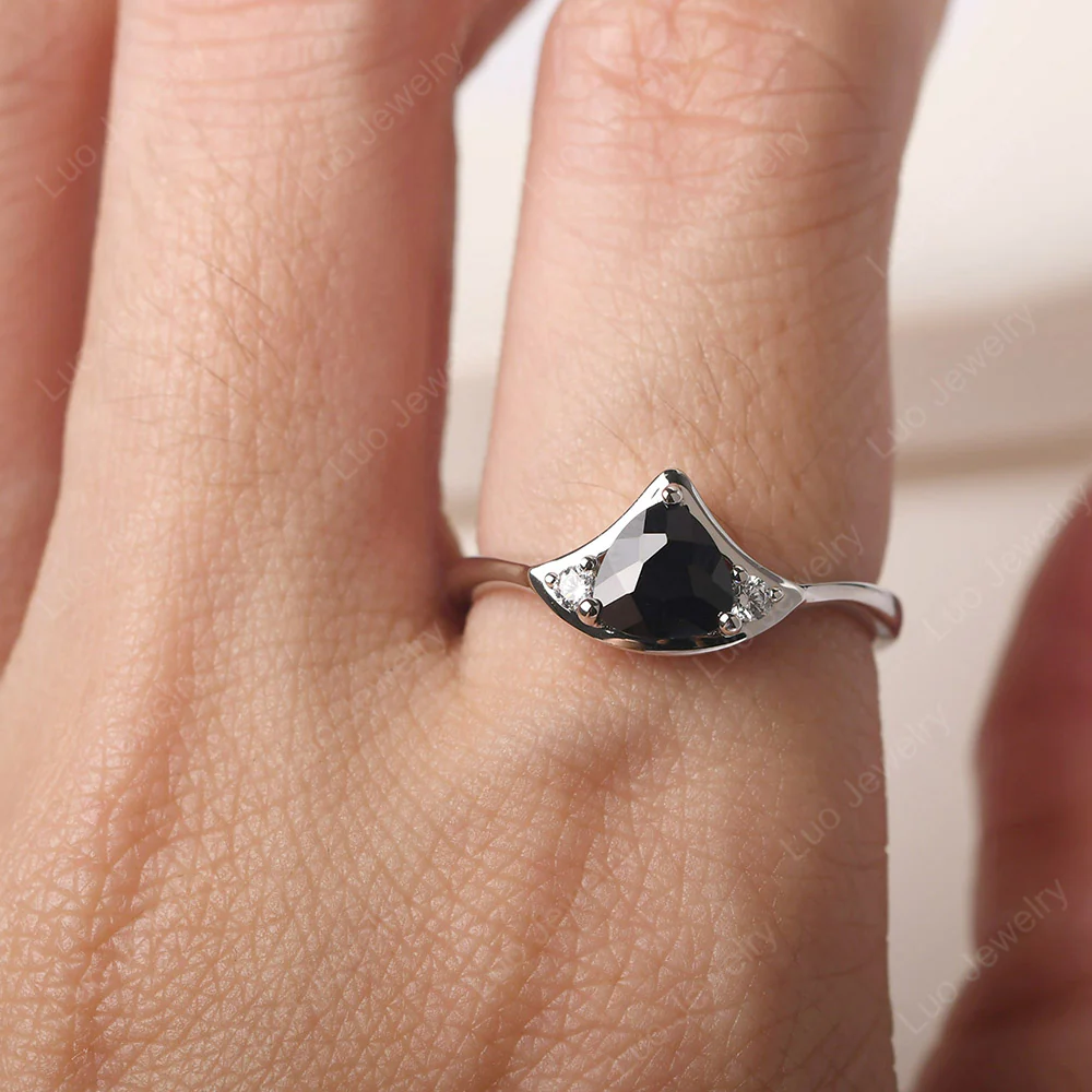 Scalloped Black Spinel Engagement Ring - Image 5