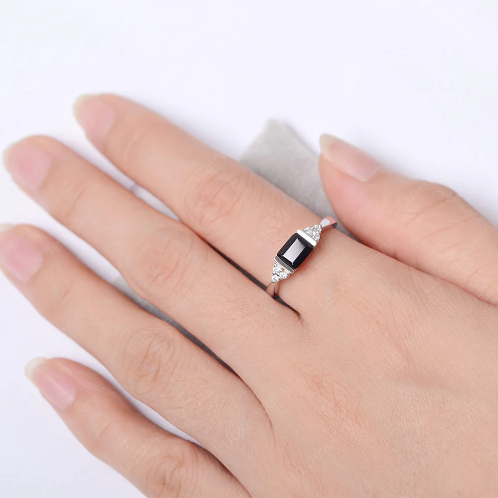 Black Spinel East West Half Bezel Set Ring - Image 4