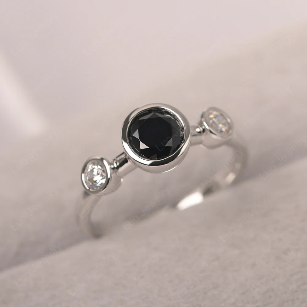 Black Spinel 3 Stone Bezel Set Ring - Image 2