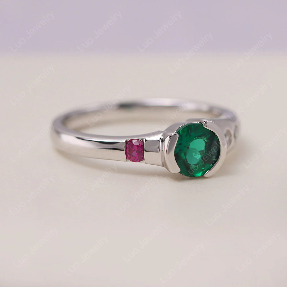 Brilliant Emerald Bezel Setting Ring - Image 2