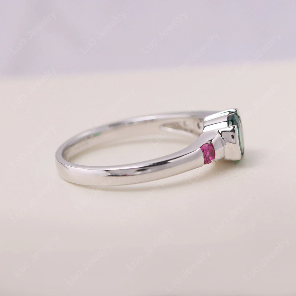 Brilliant Emerald Bezel Setting Ring - Image 4