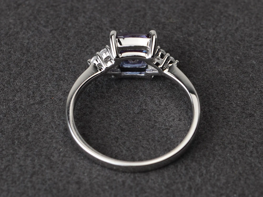 Cushion Cut Alexandrite Ring - Image 3