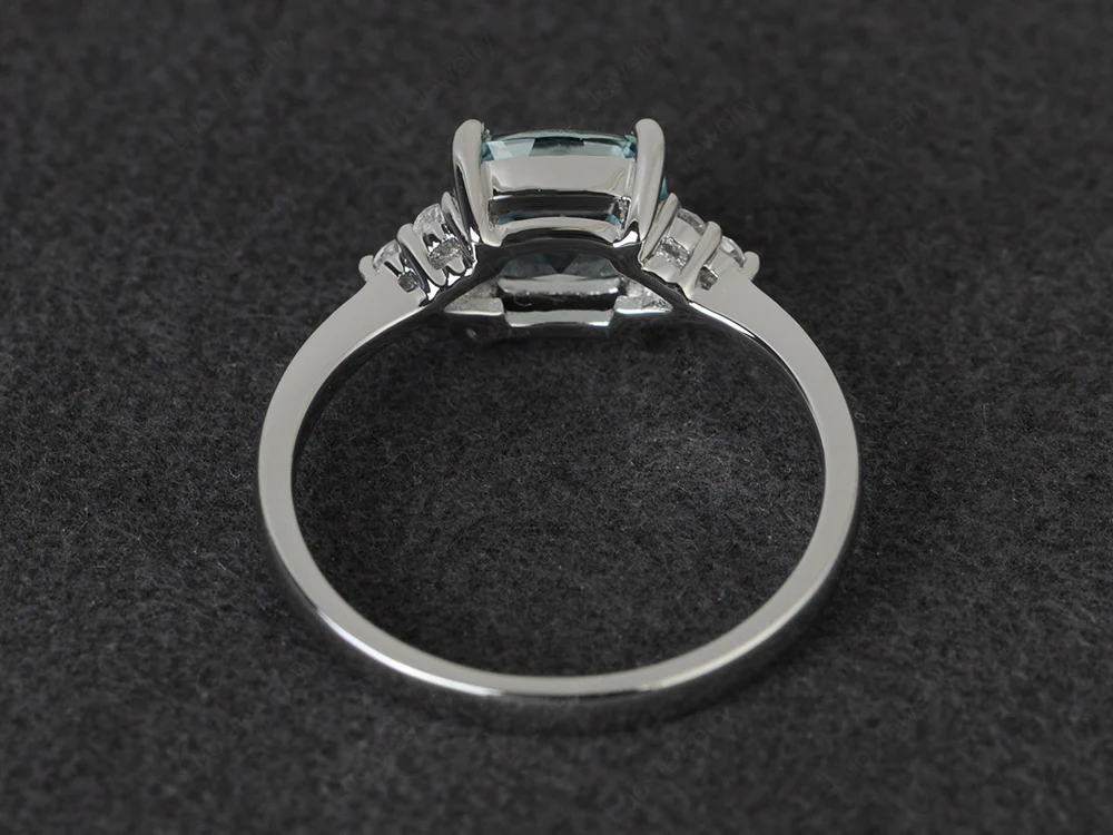 Cushion Cut Aquamarine Ring - Image 3