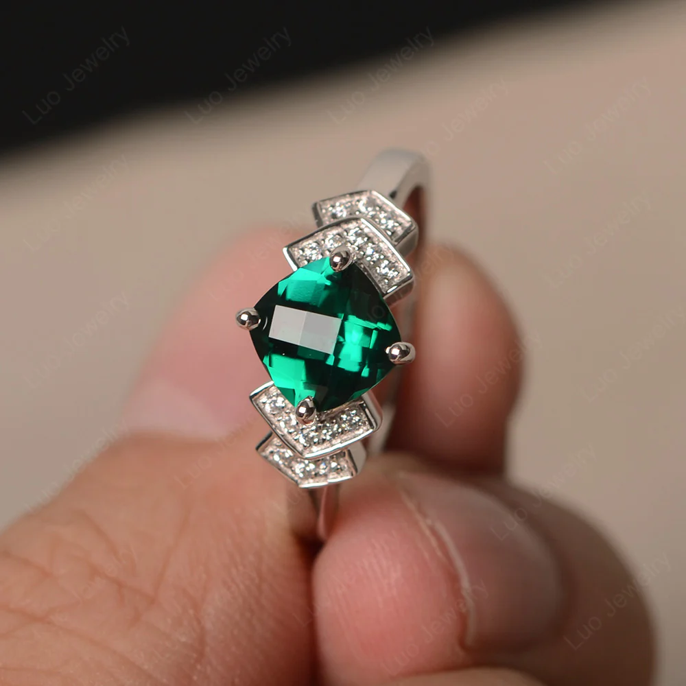 Cushion Cut Emerald Ring Kite Set