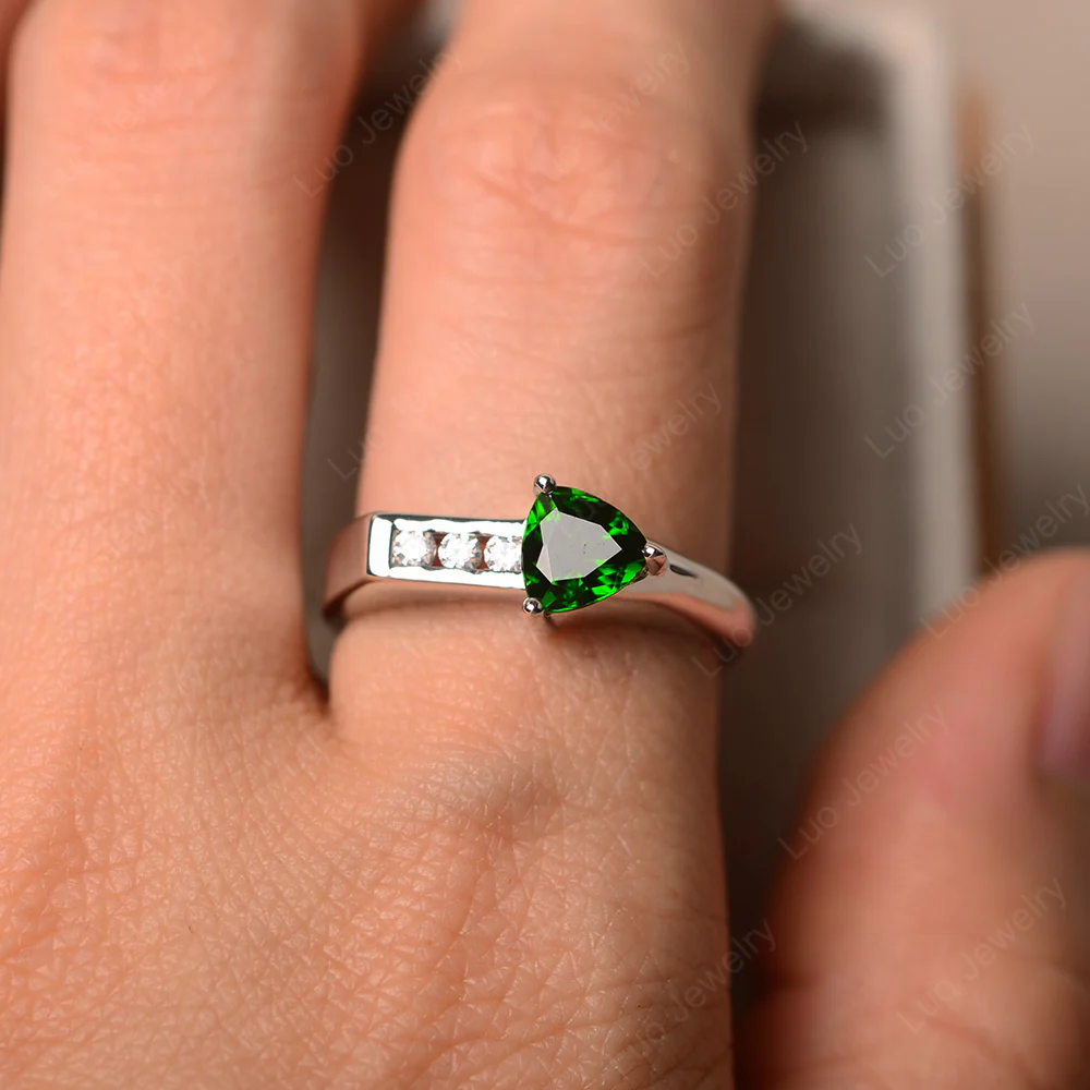 Diopside Arrow Engagement Ring - Image 4