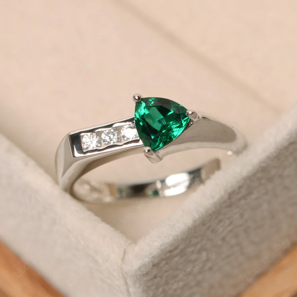 Emerald Arrow Ring