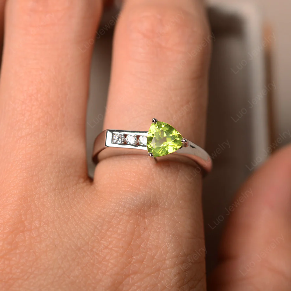 Peridot Arrow Engagement Ring - Image 4